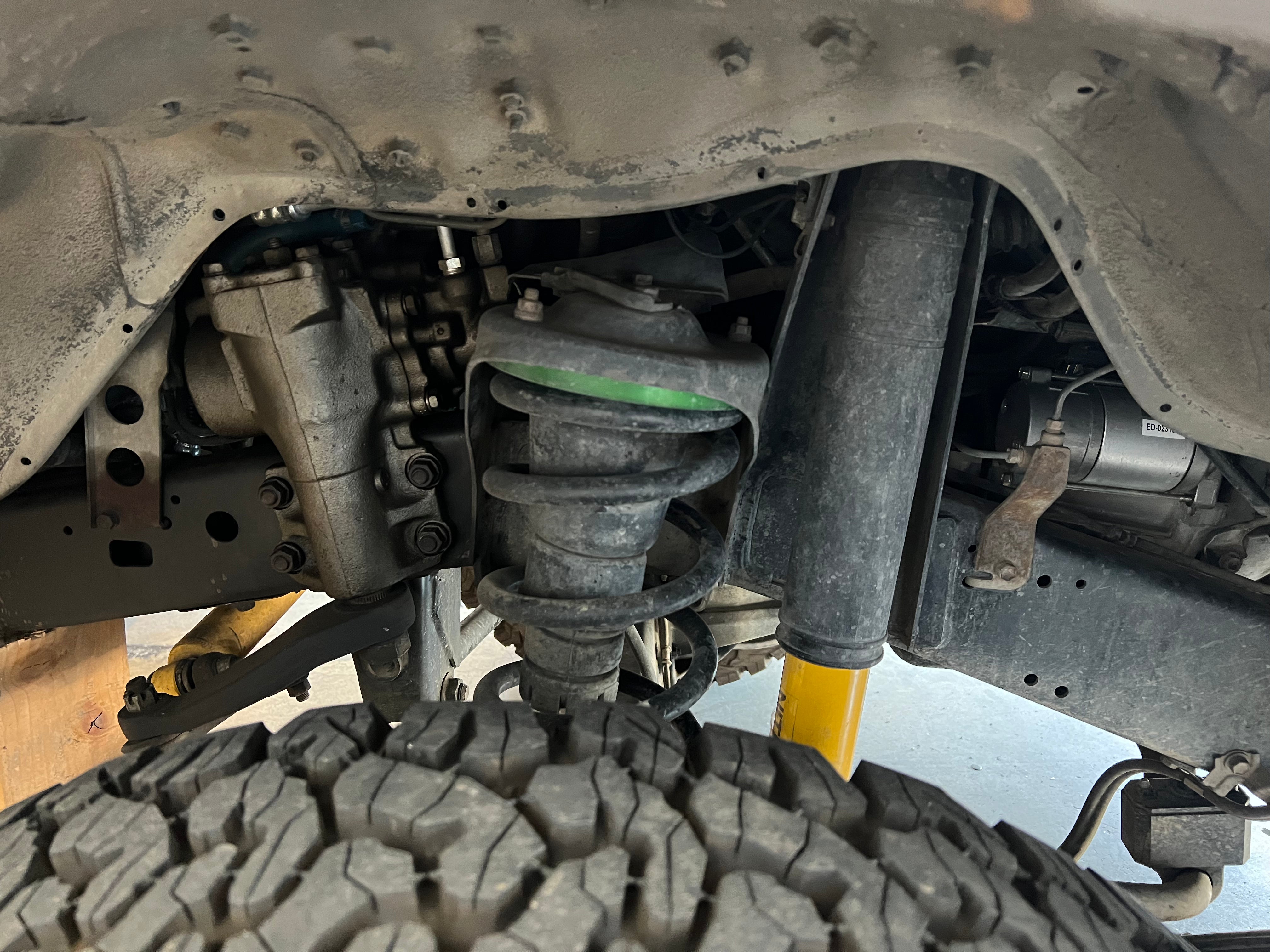 1993-1997 fzj80 before ark splash guards showing all the exposed area around and behind the suspension due to the open area between the fender liner and body of the fzj80 leaves a massive opening to the engine bay and exposing various components