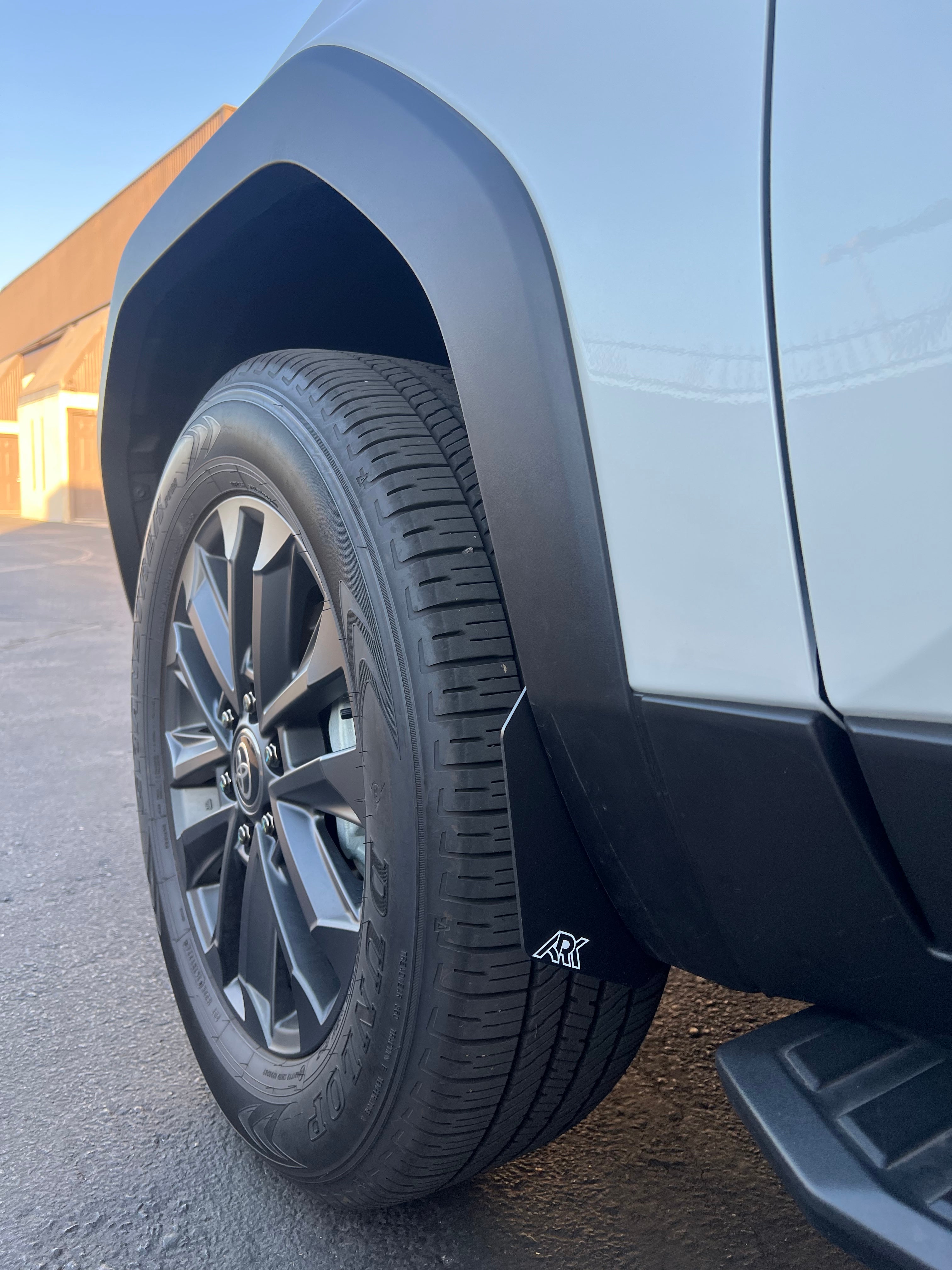 Apple - アーク 2024+ Toyota Land Cruiser TriXpoly Splash Guards | Ark